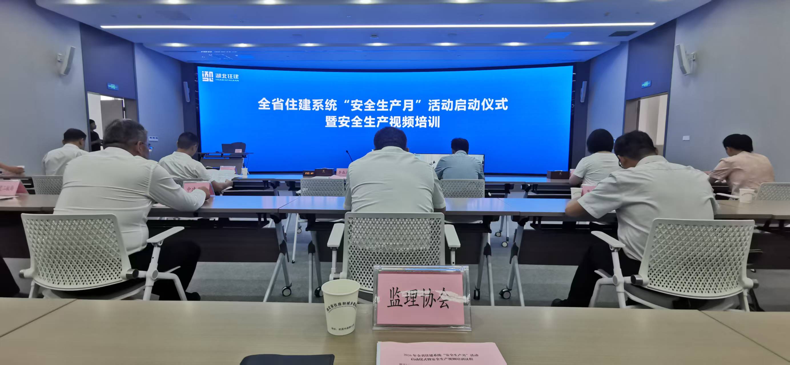 7048bf485aadc6150a5ce137dfa6287e.jpg